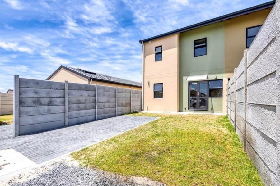 To Let 2 Bedroom Property for Rent in Austinville Western Cape